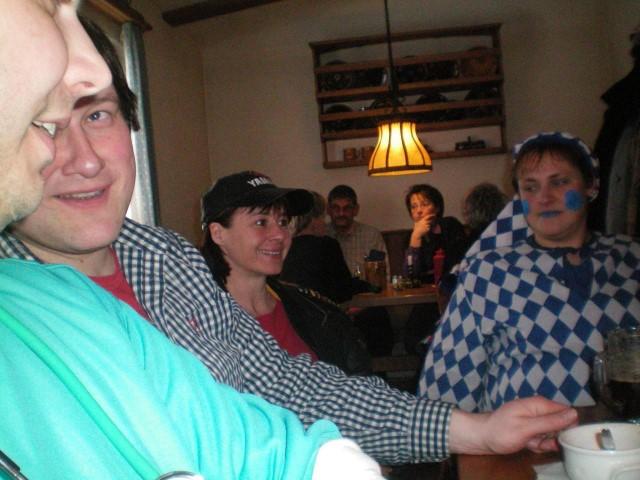 Albert guggt ums Eck.jpg